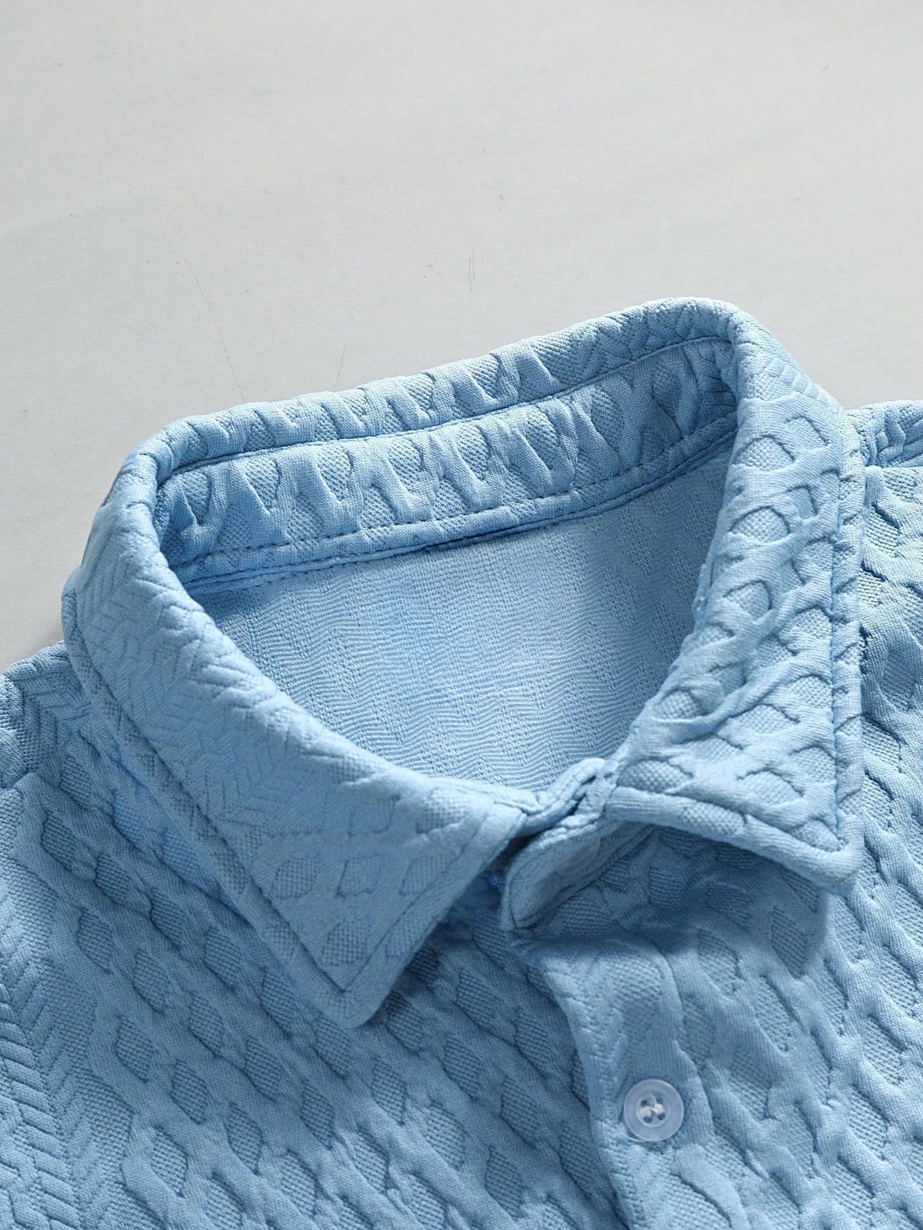 Ensemble chemise à manches courtes texturée et short pour homme Ensemble décontracté deux pièces Vêtements de rue légers pour l'été